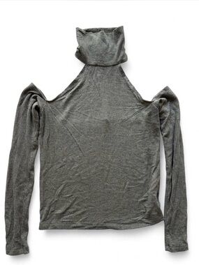 Emma & Sam Ribbed Turtleneck Top in Heather Gray | Size: M